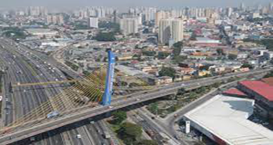 Uniformes na Cidade de Guarulhos